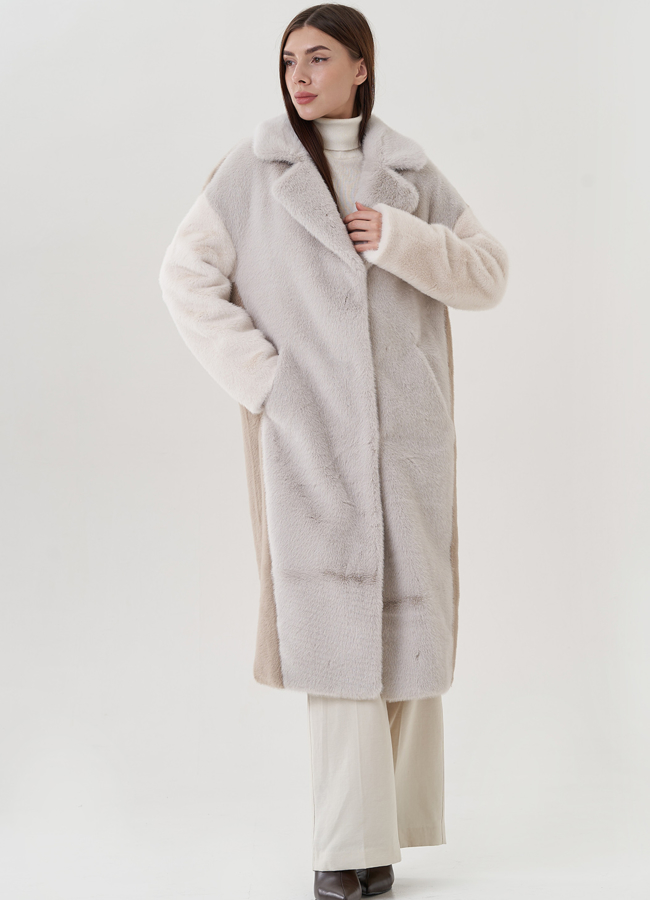 Женское пальто из эко меха в светлых тонах  модель № 25739 в рассрочку