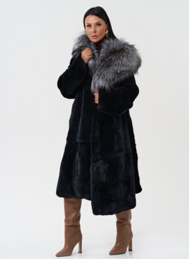 Шуба из меха кролика с капюшоном из чернобурки Шуба из меха кролика с капюшоном из чернобурки