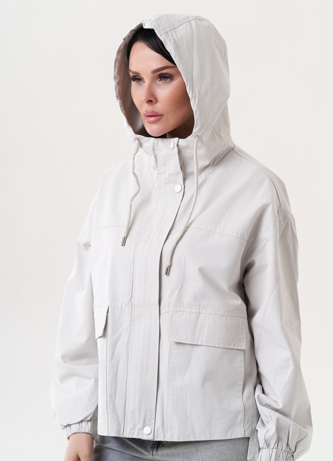 Светлая ветровка с капюшоном модель № K2309 в рассрочку