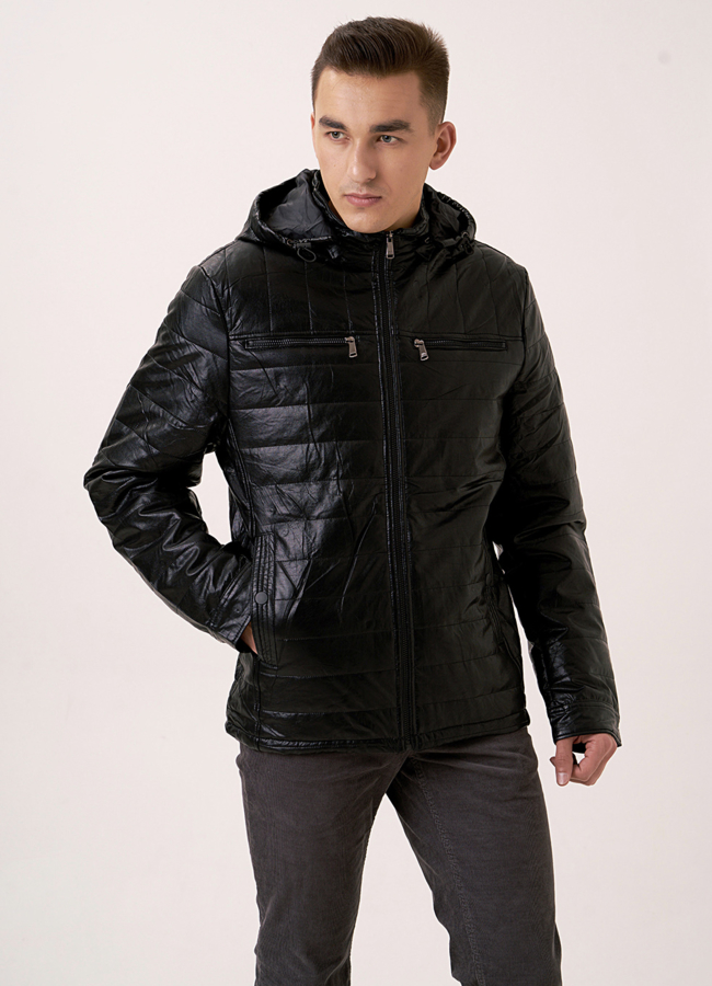 Куртка на утеплителе из эко кожи черного цвета  модель № 78937 в кредит