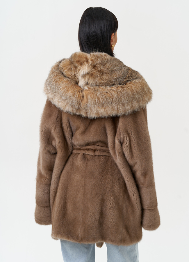 Женская шуба из меха норки с капюшоном из меха рыси модель № 31165 в кредит