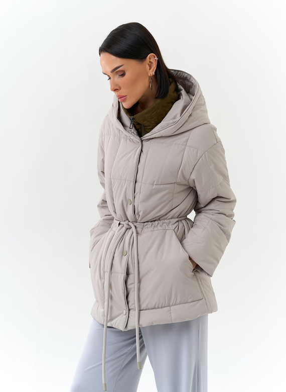 Женская куртка с контрастным воротником