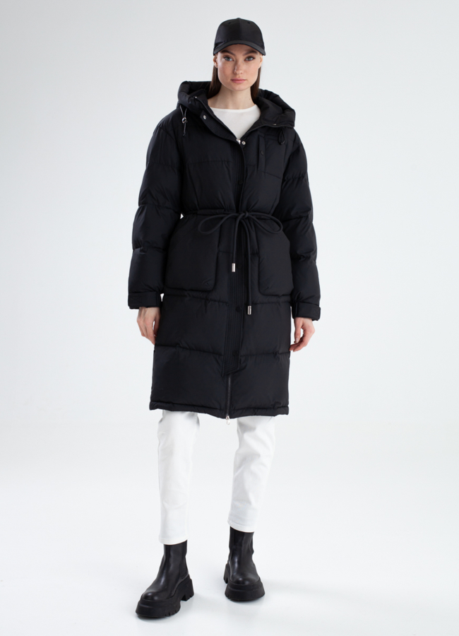 Женский пуховик черного цвета модель № 23340 меха малина