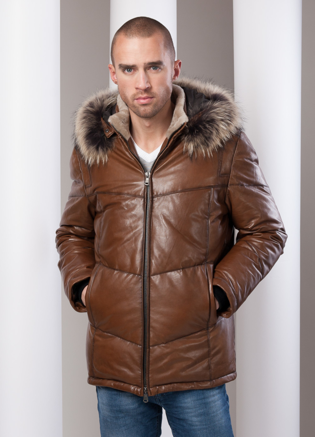 Кожаный пуховик с енотом модель № ПМ-41 меха малина