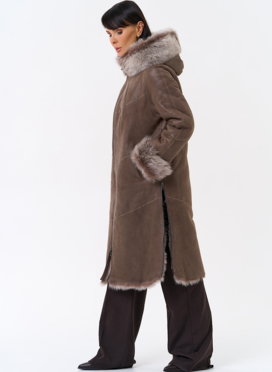 Женская натуральная дубленка с капюшоном