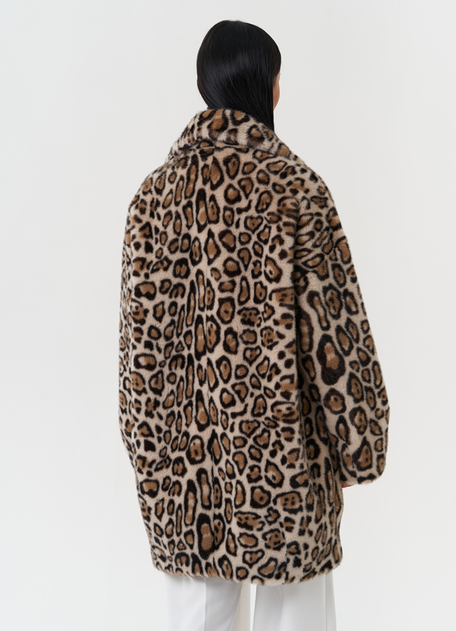 Пальто из эко меха с анималистичным принтом модель № 28555 универмаг малина