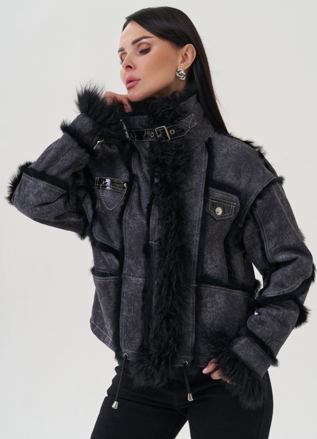 Женская куртка серого цвета с воротником из меха козлика модель № 25542 универмаг малина