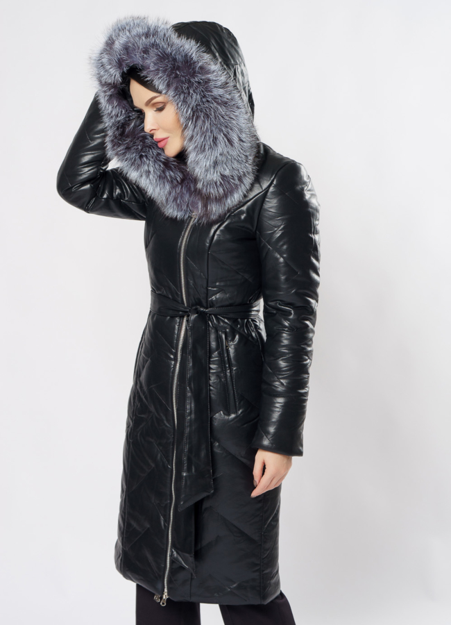 Удлиненный пуховик из эко кожи с капюшоном модель № 19346 универмаг малина