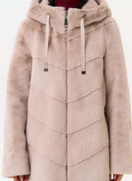 Женская шуба из эко меха с капюшоном Женская шуба из эко меха с капюшоном