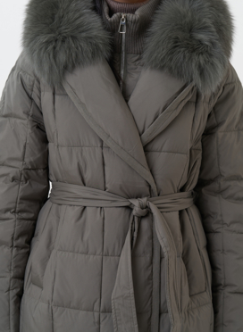 Женский пуховик с английским воротником