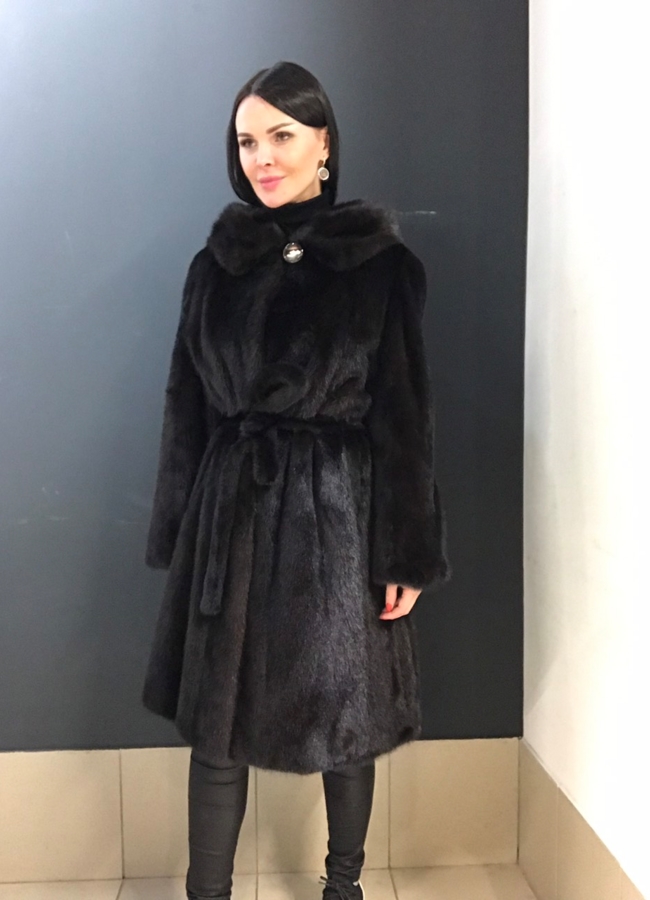 Норковая шуба с капюшоном в цвете махагон модель № 121022 меха малина