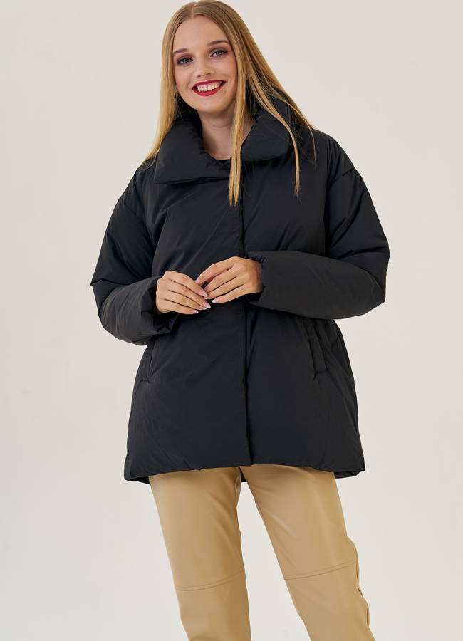 Куртка женская черного цвета  модель № 23207 меха малина