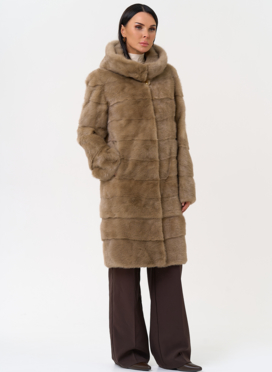 Шуба из норки бежевого цвета