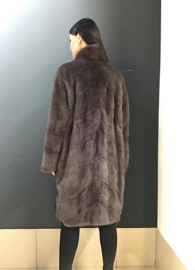 фото Норковая шуба в поперечном раскладе цвета капучино модель № 356-5