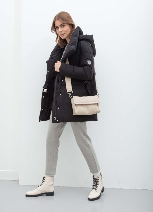 Пуховик женский черного цвета модель № 21077 универмаг малина