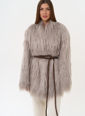 Женская шуба из эко меха с декоративным поясом Женская шуба из эко меха с декоративным поясом