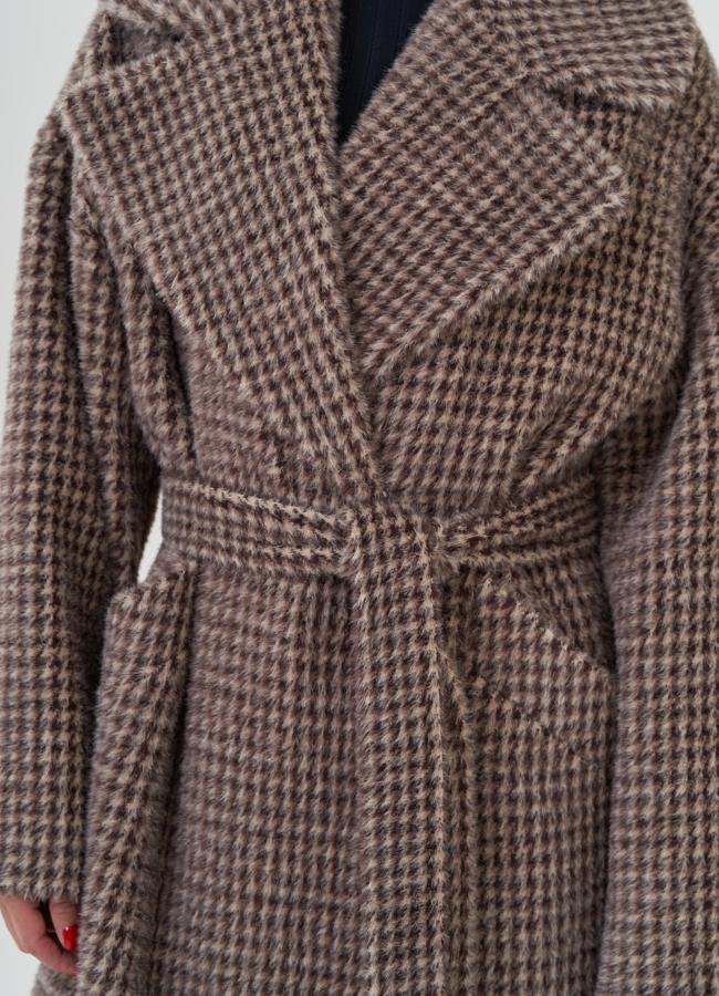 Пальто коричневого цвета с английским воротником модель № 24882 универмаг малина