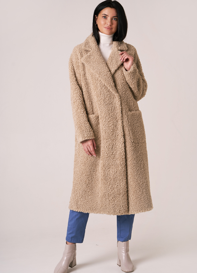 Пальто из овечьей шерсти бежевого цвета модель № 1983 меха малина