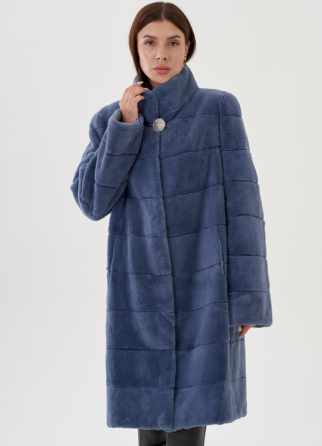 Шуба из меха кролика с воротником стойкой в синем цвете модель № 81859 меха малина