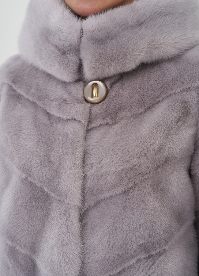 Шуба фиолетового цвета из норки с капюшоном модель № 24716 в рассрочку