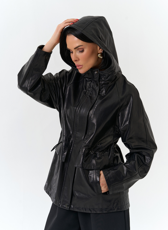 Женская куртка из натуральной кожи  с капюшоном