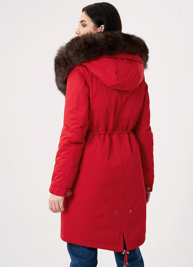 Парка красного цвета с меховой отделкой из песца модель № 75756 универмаг малина