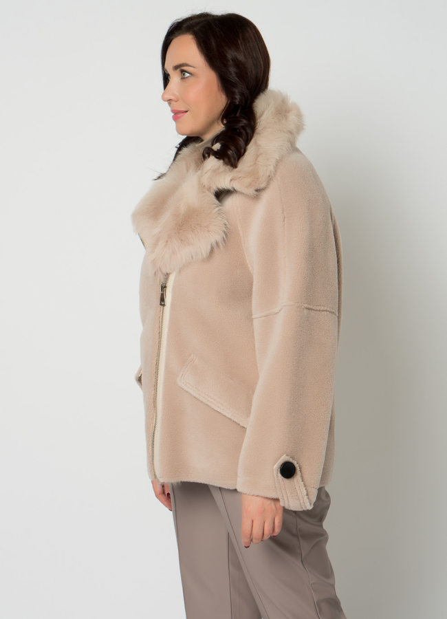 Укороченная шуба из шерсти бежевого цвета на молнии модель № 12851 в рассрочку