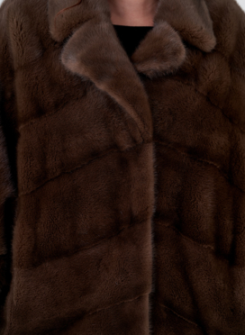 Шуба оверсайз с английским воротником