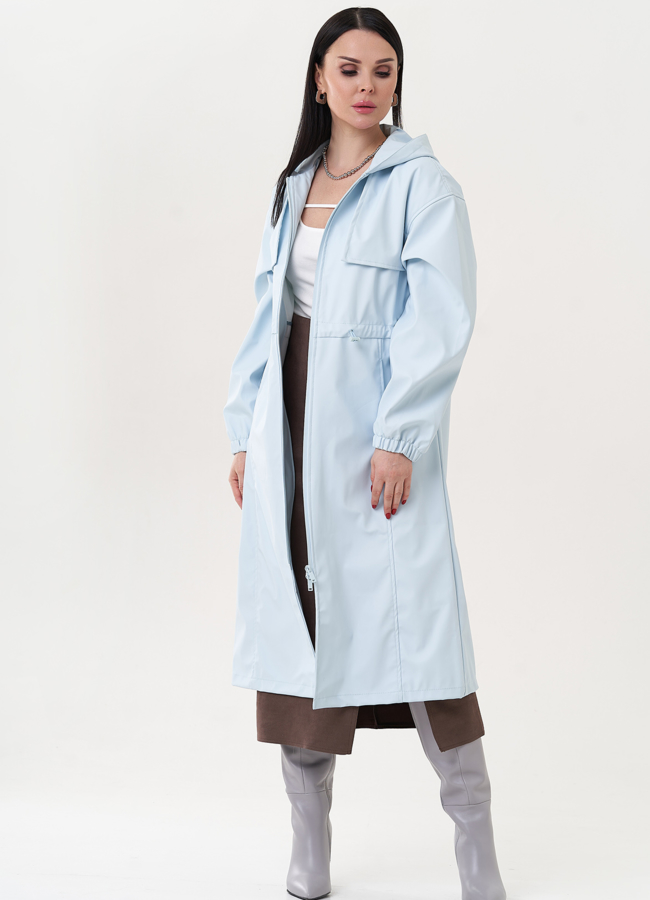 Плащ голубого цвета с капюшоном модель № 26799 в рассрочку