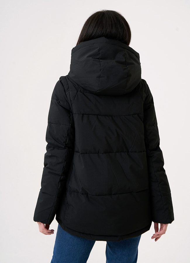 Короткий пуховик-трансформер черного цвета  модель № 829 в кредит