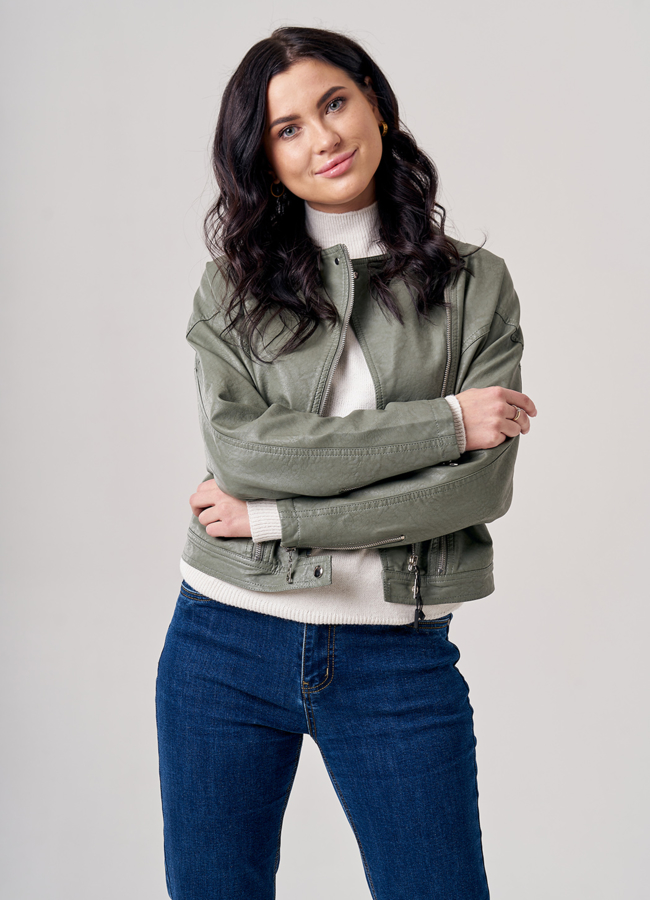 Женская куртка оверсайз модель № 830 меха малина