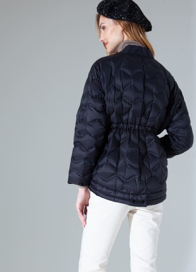 фото Куртка женская в черном цвете модель № 8523