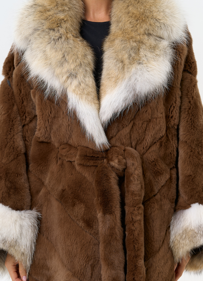 Шуба из кролика с отделкой из меха койота модель № 31680 универмаг малина Шуба из кролика с отделкой из меха койота модель № 31680 универмаг малина