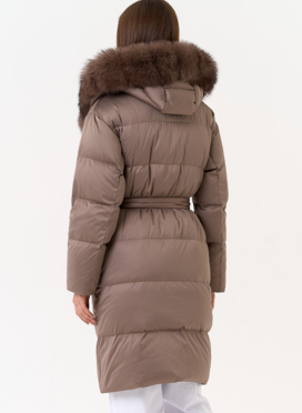 Женский пуховик с капюшоном из меха песца
