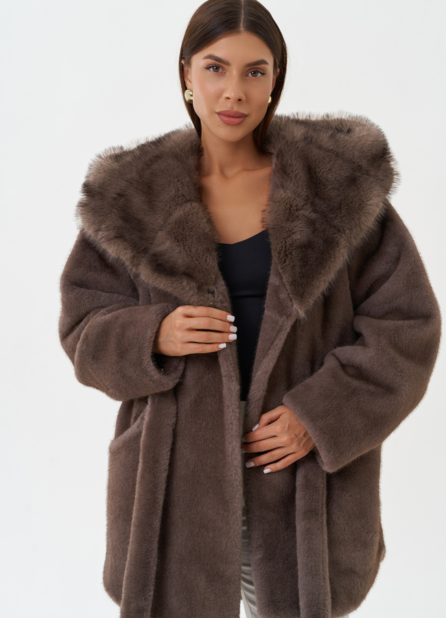 Оверсайз шуба из эко меха с капюшоном модель № 28648 универмаг малина