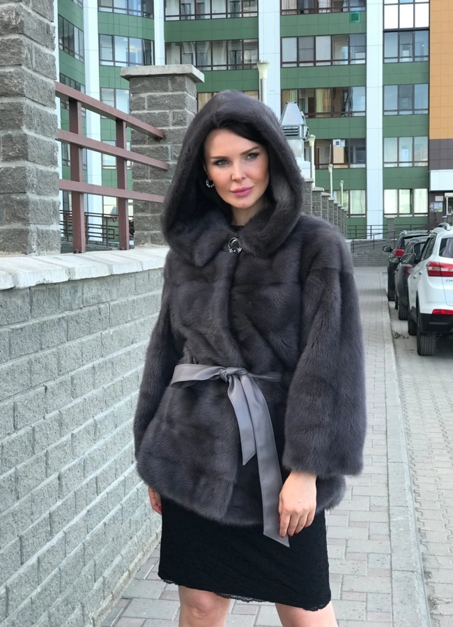 Укороченная шуба из норки с капюшоном модель № 8077  в кредит