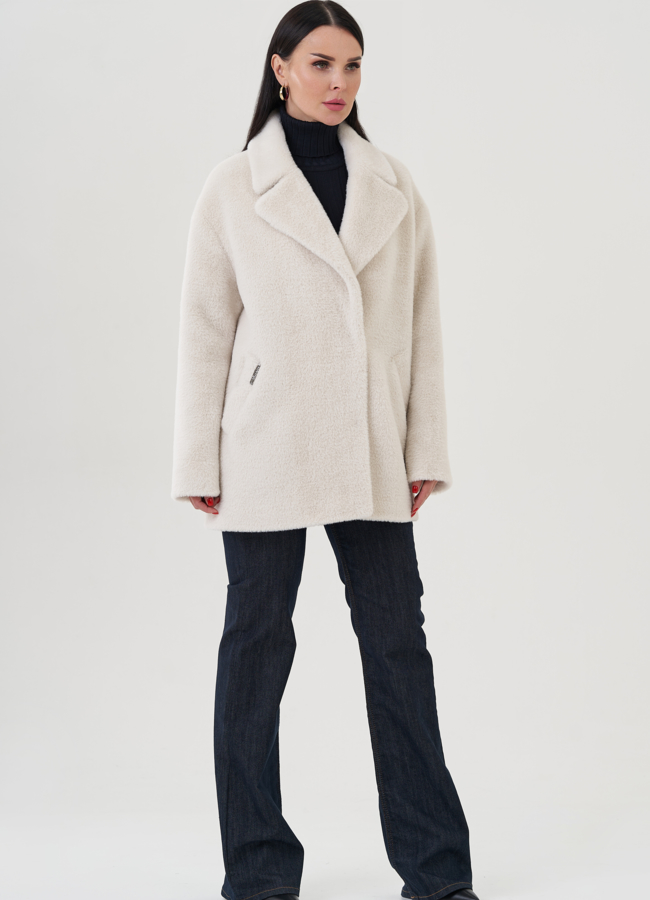 Женское полупальто бежевого цвета с английским воротником модель № 24408 меха малина