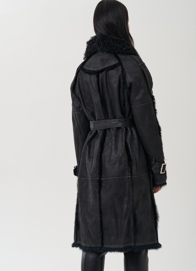 Пальто черного цвета с мехом кролика модель № 25540 универмаг малина