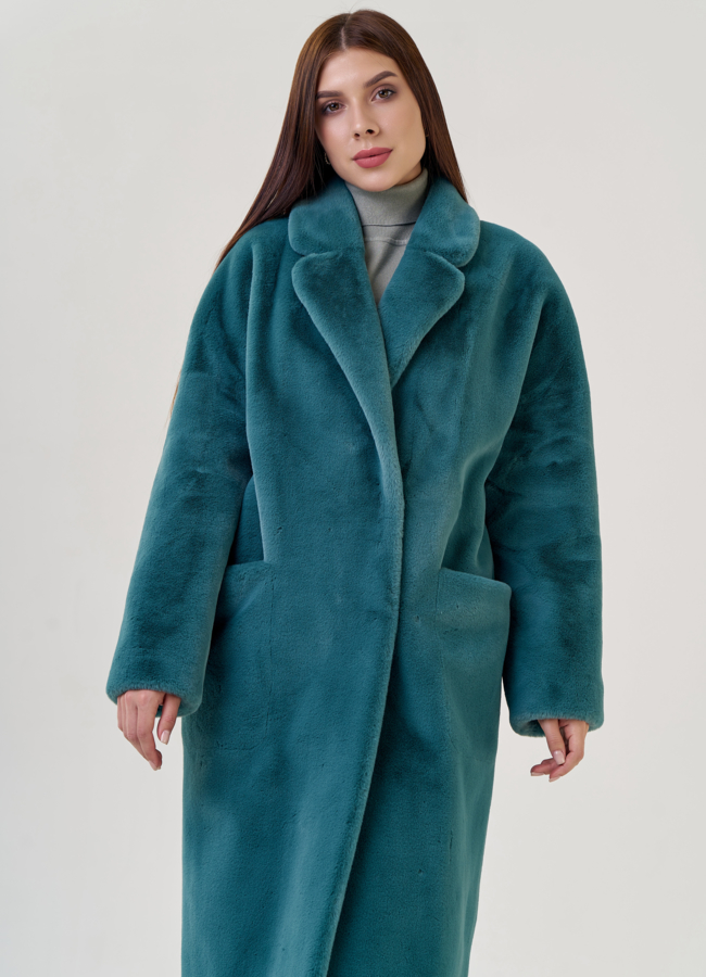 фото Женское пальто из искуссвенного меха с английским воротником модель № 23187