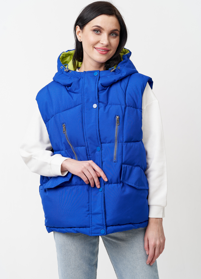 Женский жилет с капюшоном  модель № 24491 меха малина