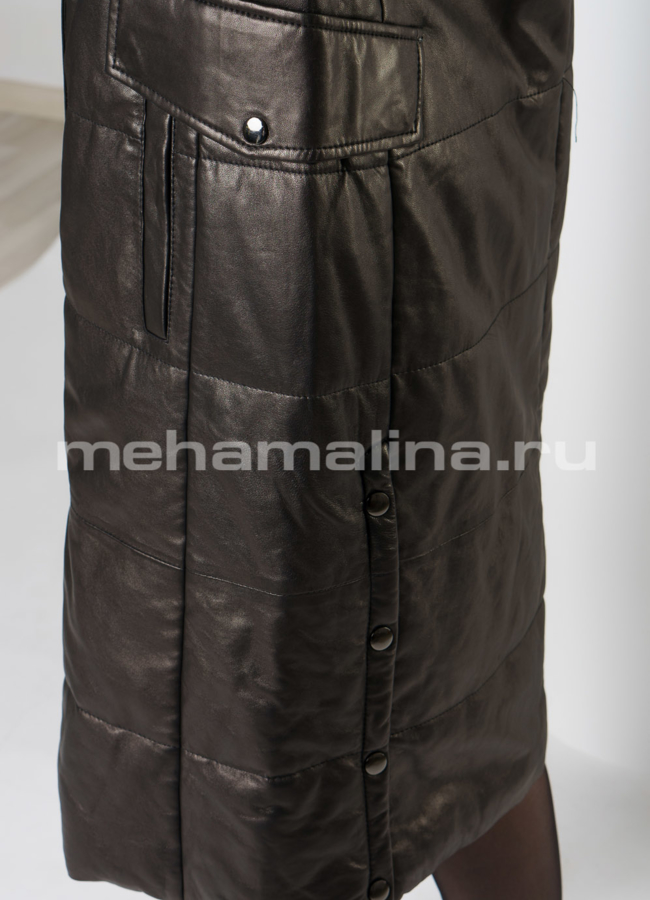 Приталенный кожаный пуховик на молнии с воротником модель № 916 универмаг малина