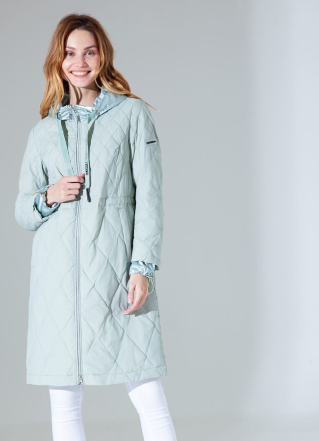 Куртка женская прямого кроя с капюшоном модель № 328 меха малина