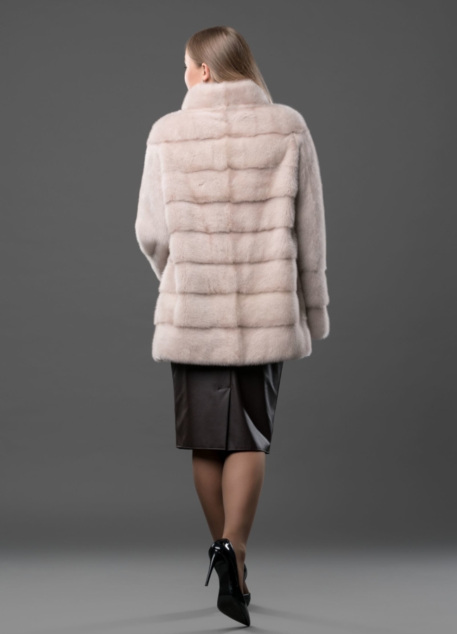 Укороченная светлая норковая шуба  модель № S-716 в кредит