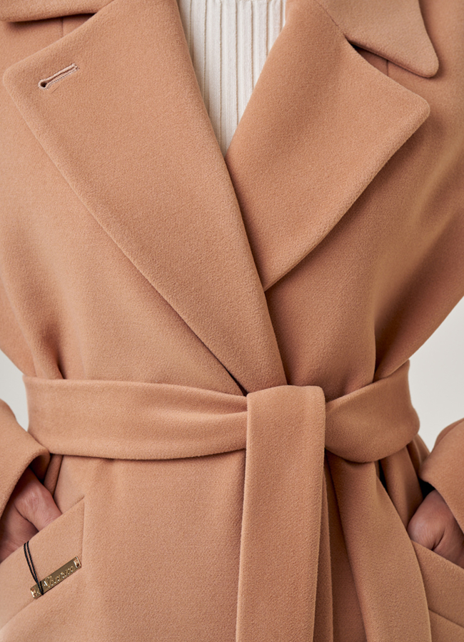 фото Светлое женское пальто  модель № 22940