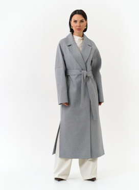 Женское пальто с английским воротником