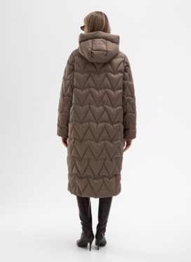 Женский пуховик коричневого цвета