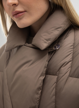 Женский пуховик с английским воротником