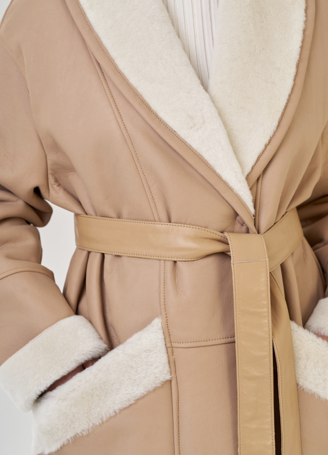 Женская дубленка в бежевом цвете  модель № 23247 универмаг малина