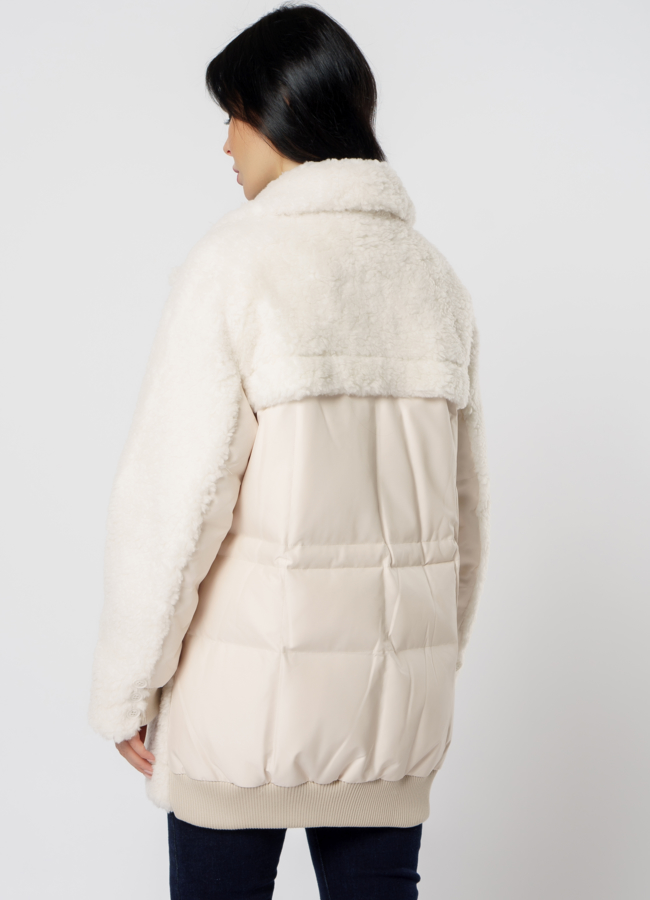 Куртка с эко мехом белого цвета модель № 21556 в рассрочку