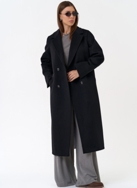 Женское пальто с английским воротником